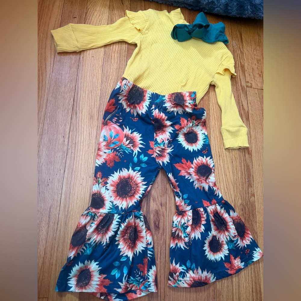 12-18m Girls Floral Bellbottom Flare pants, top and matching bow set
